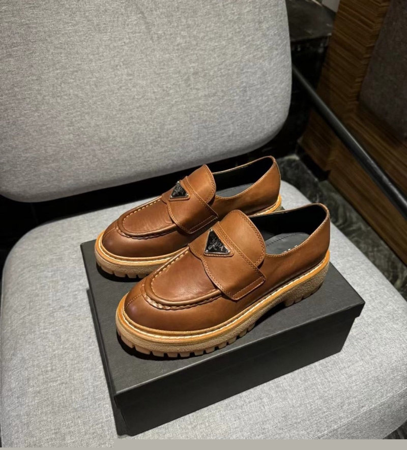 Pra*a leather shoes